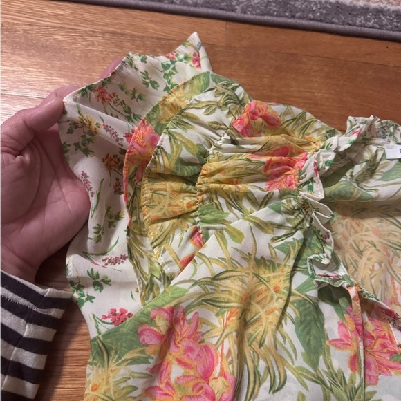 Outfit! (2) Banana Republic trousers + floral top - Picture 4 of 12